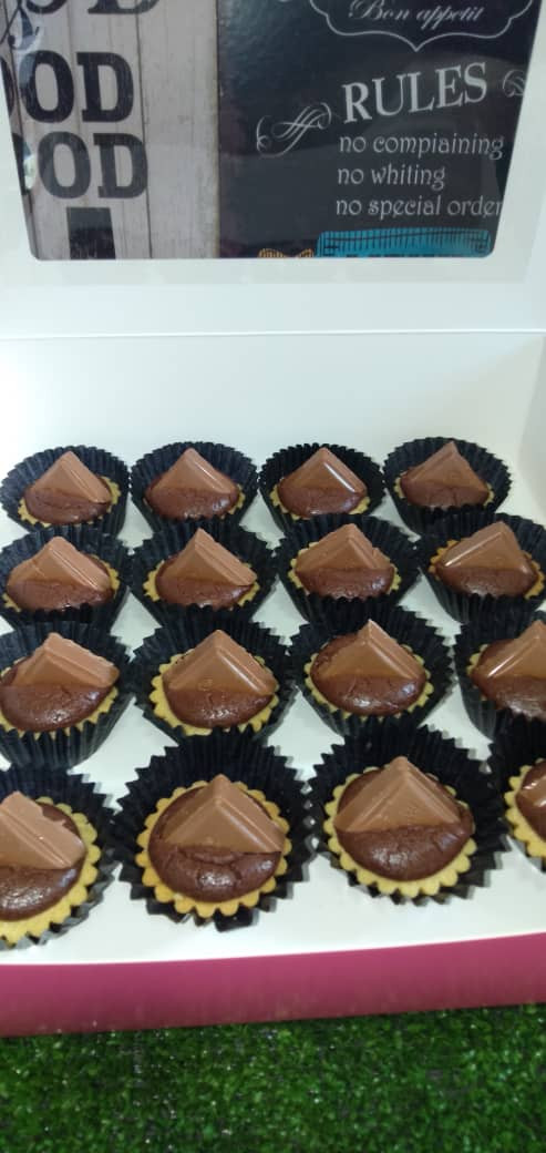 MINI CHOCOLATE CADBURY CHEESE TART