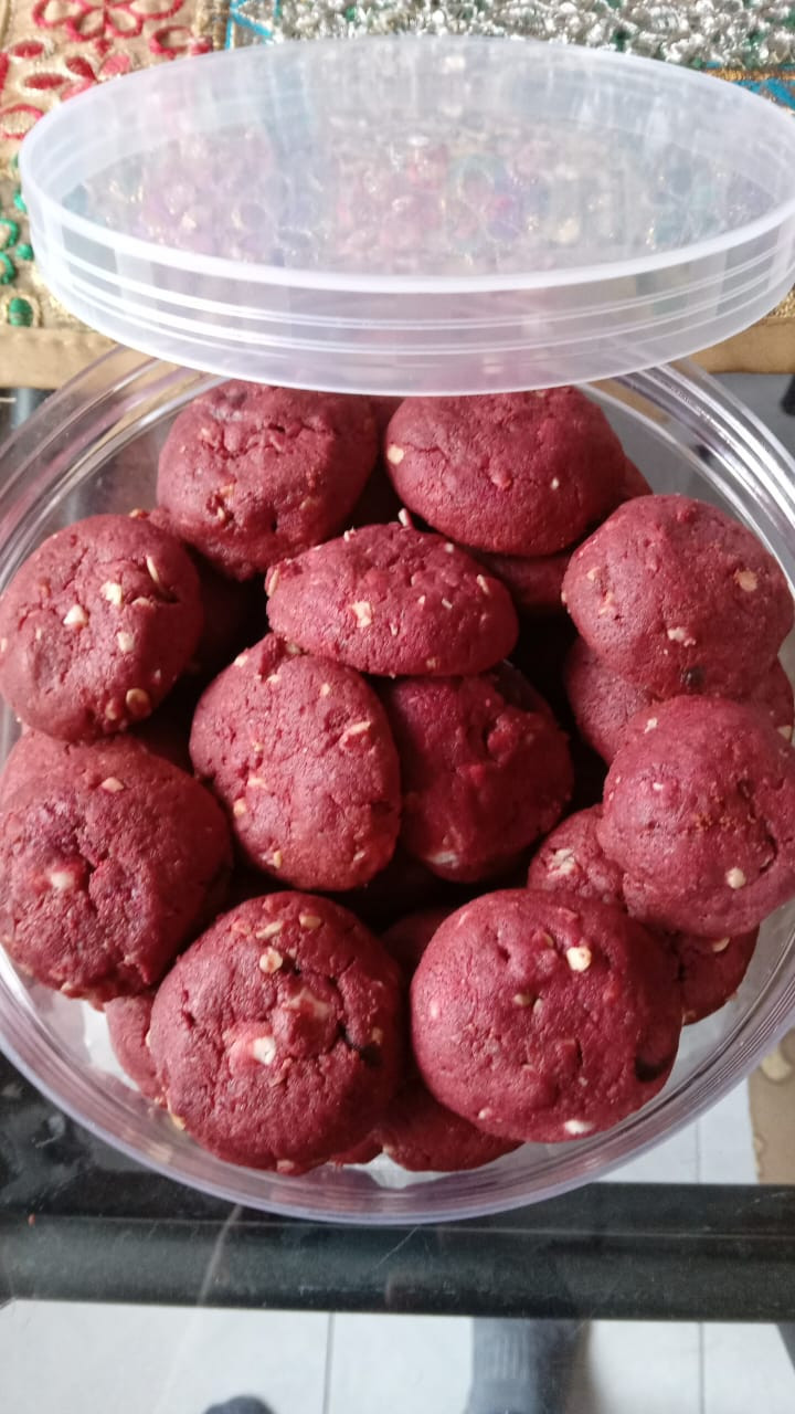 RED VELVET COOKIES